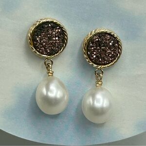 Elegant Gold and Pearl Drop Earrings